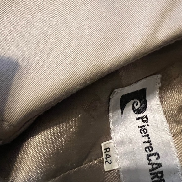 Beautiful vintage Pierre Cardin trench coat in great condition size B42 (SM) - Picture 9 of 16